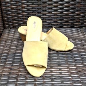 Tahari Beige Leather Slide Sandals Sz7